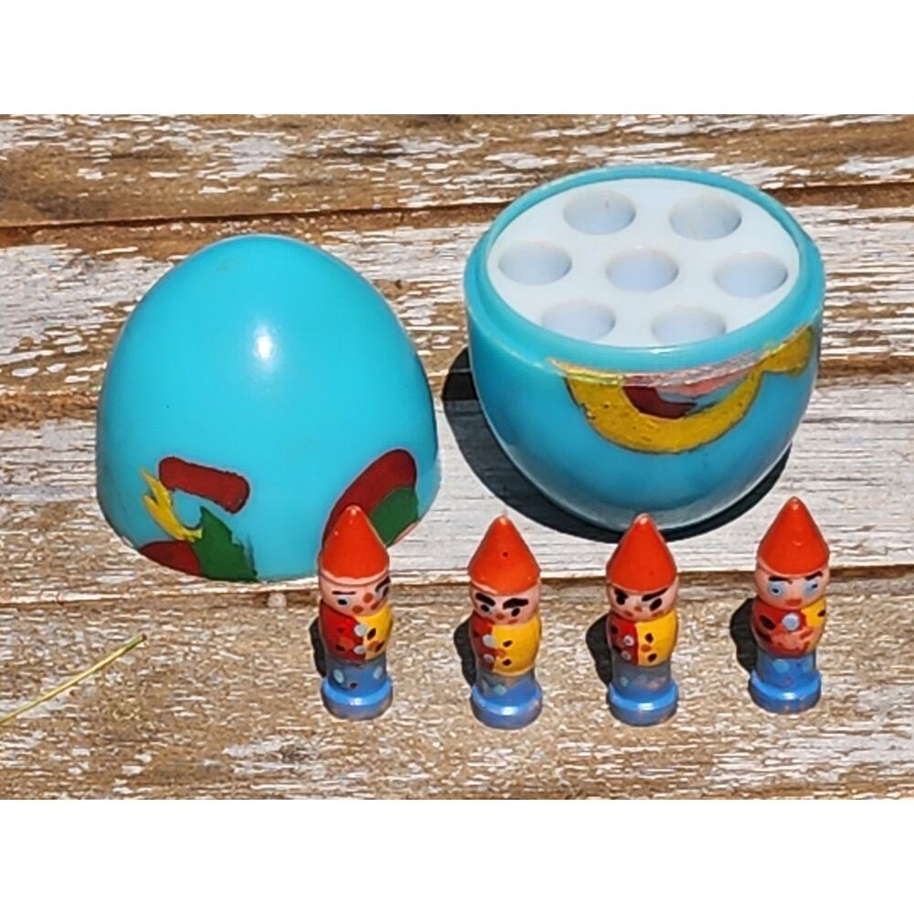 Vintage Shackman Kids Toy Novelty Easter Container Egg w/Tiny Gnome Figures